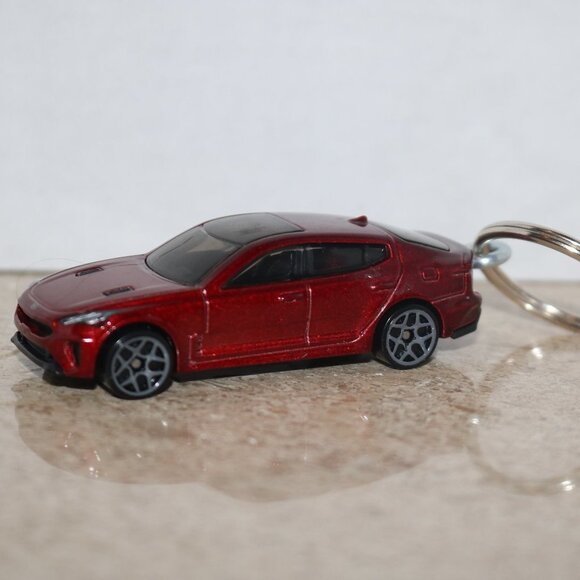 Hot Wheels Kia Stinger GT '19 CUSTOM keychain - Picture 1 of 8